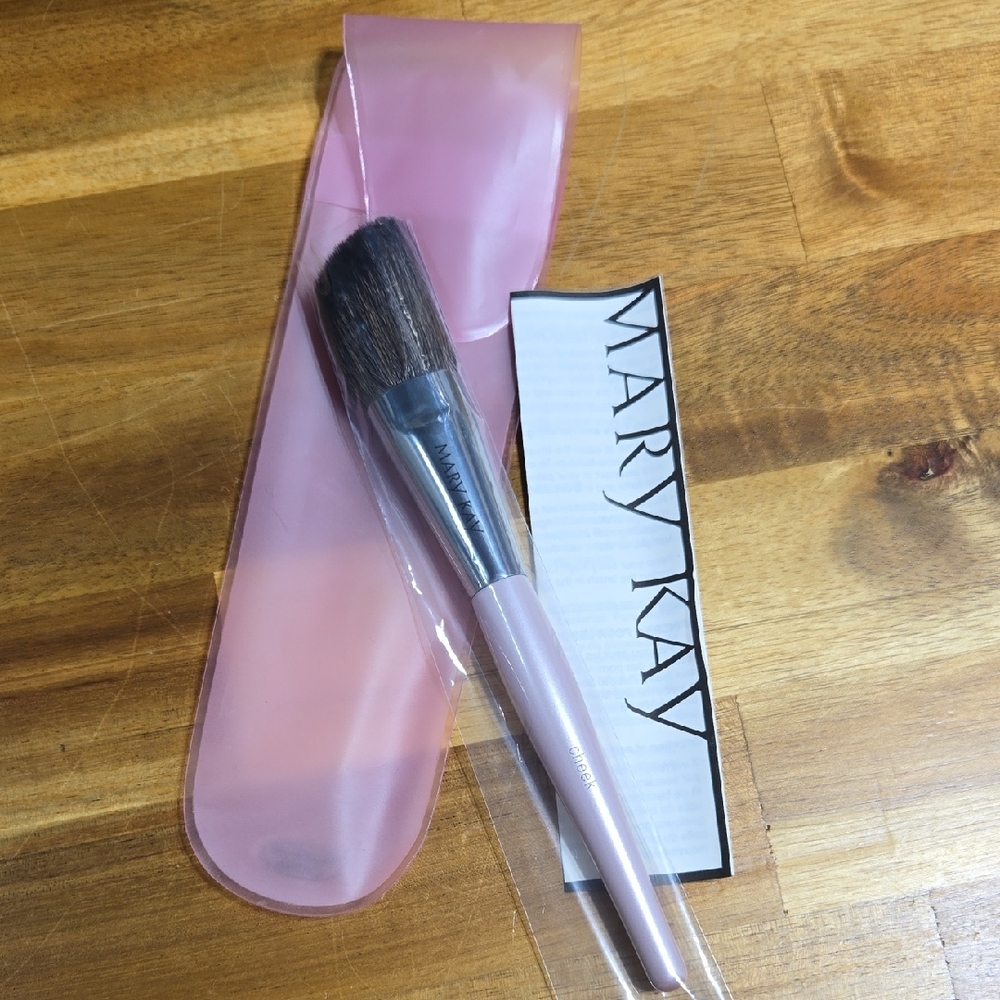 Mary Kay Pink Cheek Brush with Case